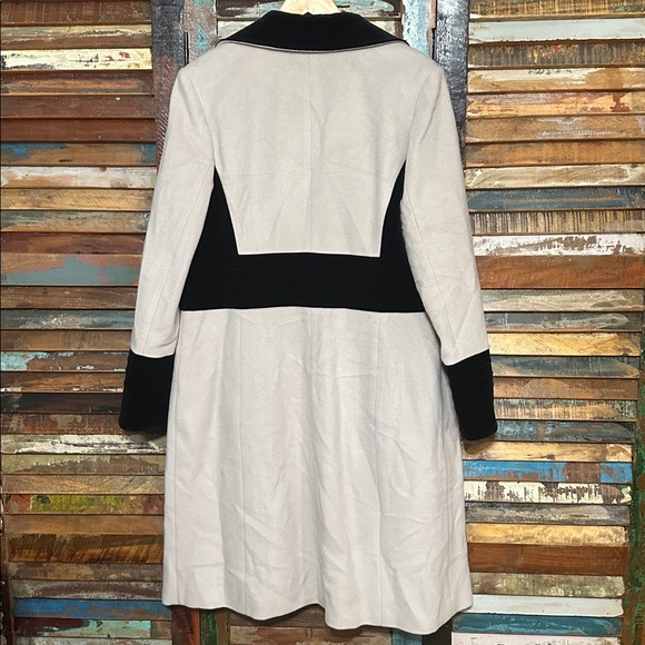 CLEAR OUT! J. Peterman Wool Women's Elegant Black and Blush Trench coat size 14 - Picture 8 of 10